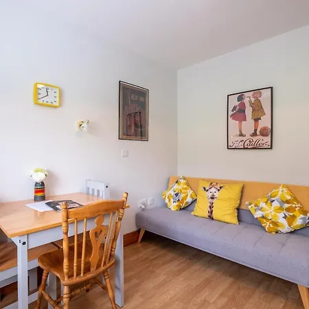 - 1 Bed Guest Flat *