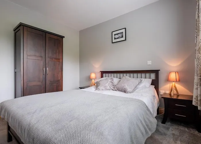 - 1 Bed Guest Flat *