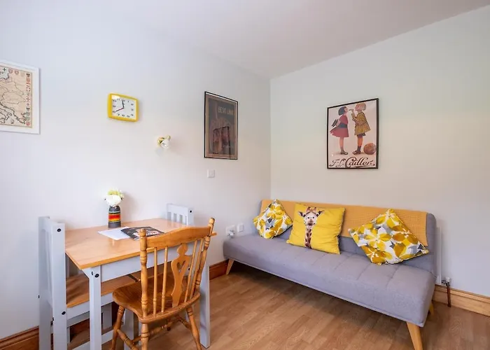 - 1 Bed Guest Flat *