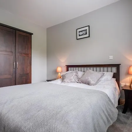 - 1 Bed Guest Flat *