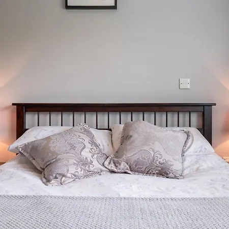 - 1 Bed Guest Flat *