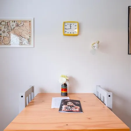 - 1 Bed Guest Flat Apartman *